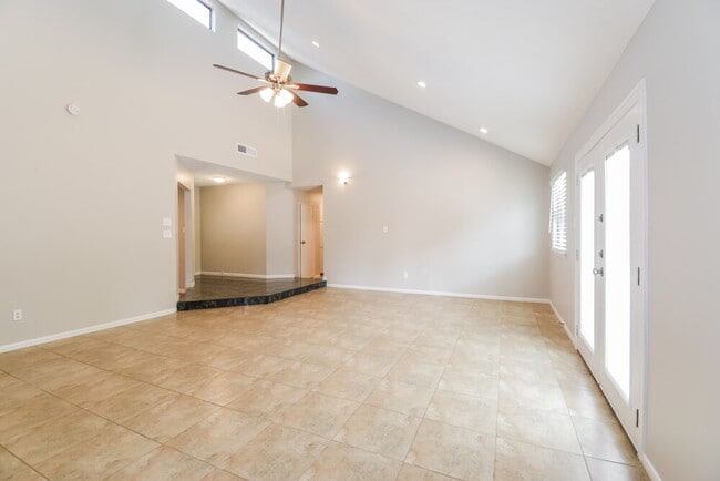 Building Photo - 6511 Gleneagles Dr