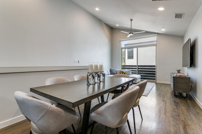 Foto del edificio - 1839 Euclid Ave