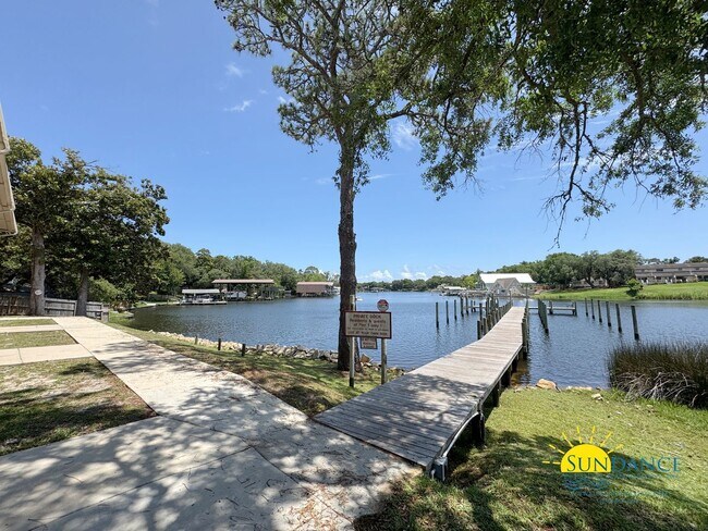Foto del edificio - Charming updated 2 Bedroom Unit at Pier One!