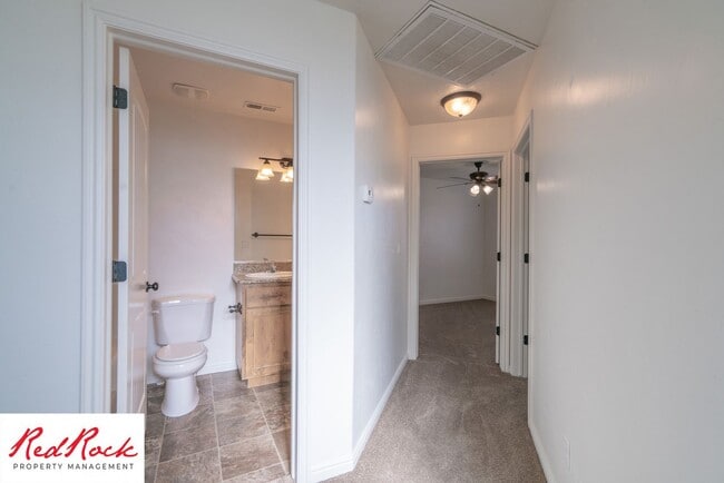 Building Photo - End Unit, DOG-FRIENDLY 3 Bedroom Townhome ...