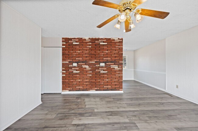 Foto del edificio - Summerside Ohio- 3 bed, 1 bath, Fenced Yard & Car Port