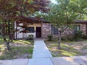 Building Photo - 102 Arrowood Rd