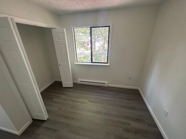 Building Photo - 9670 Stony Hollow Dr