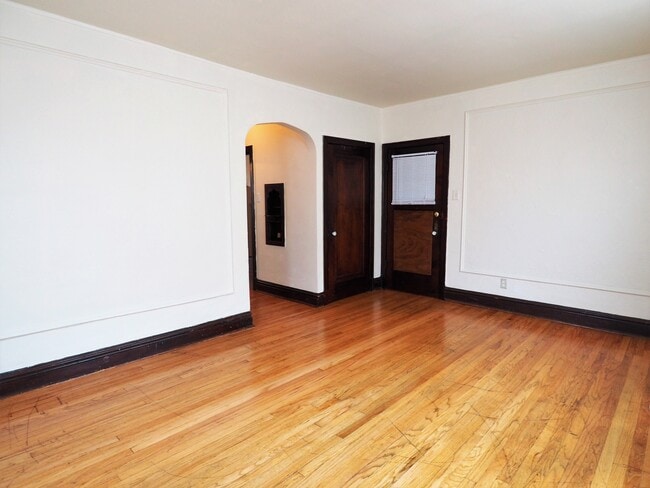 Building Photo - 3862 S Spring Ave