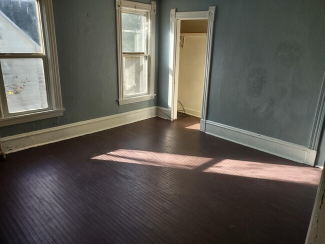 bedroom - 412 8th St SW