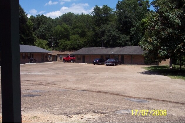 Primary Photo - Castlewood Apartments