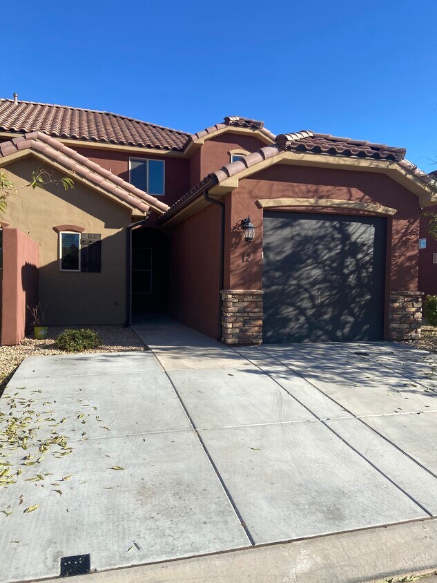 325 N Red Stone Rd, Washington, UT 84780 Townhome Rentals in