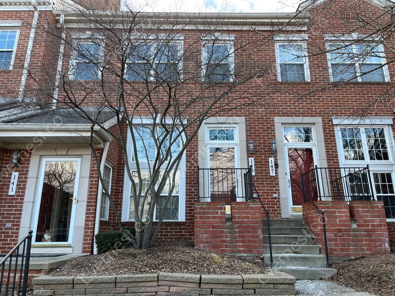 Primary Photo - 143 W Kenilworth Ave