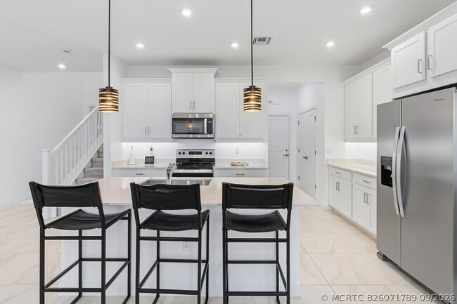 Building Photo - 14131 SW Thorens Dr