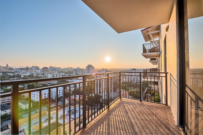 Building Photo - 888 Douglas Rd