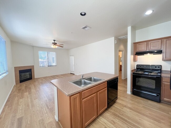 Building Photo - 1715 Pinon Dr