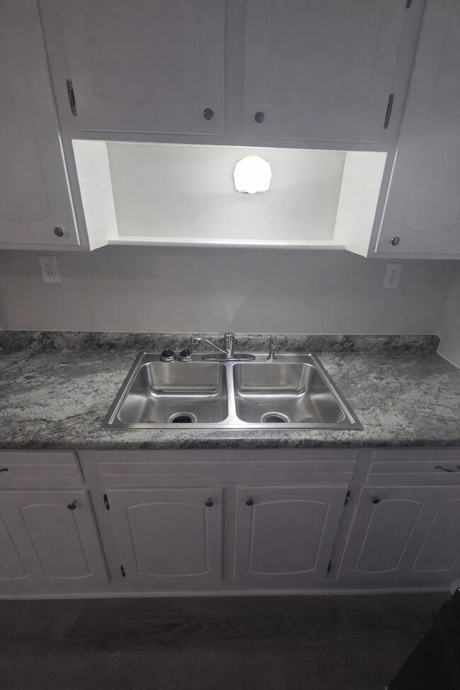 Foto del edificio - 6003 Burns St