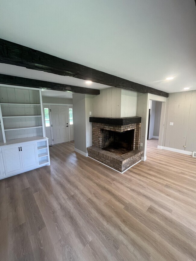 Building Photo - 4748 Beecher Rd