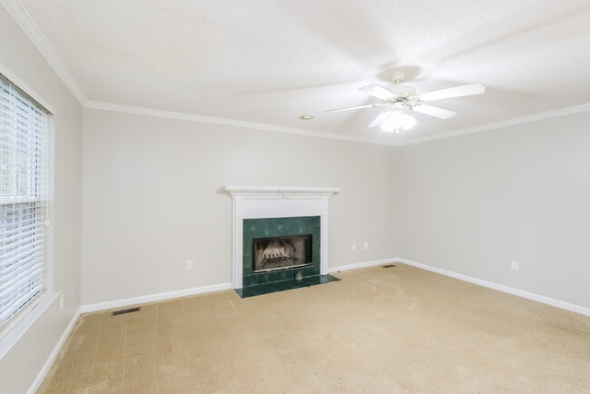 Foto del edificio - Spacious 4 Bedroom Home