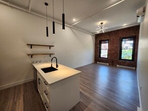 Building Photo - 57 Canterbury St