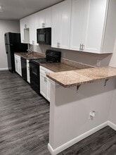 Building Photo - 117 Central St