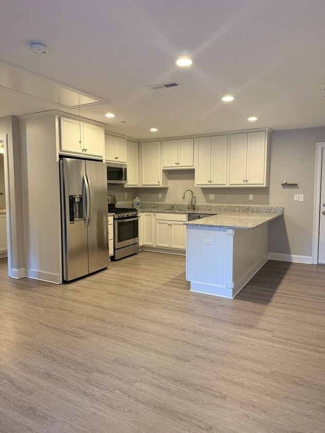 Primary Photo - Bright, Spacious 2 bedroom condo in prime ...