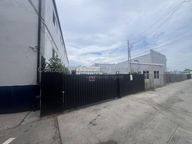 Building Photo - 5512 N Long Beach Blvd