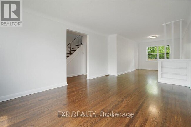 Building Photo - 1387 Morisset Ave