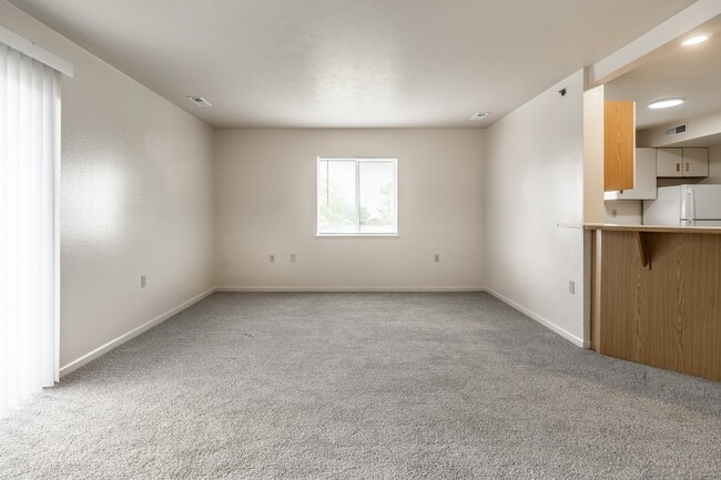 Building Photo - Huntington Cove Apartments