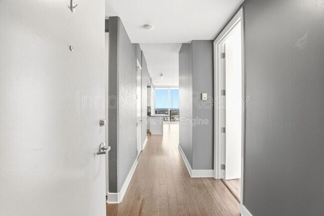Foto del edificio - 150 E Robinson St