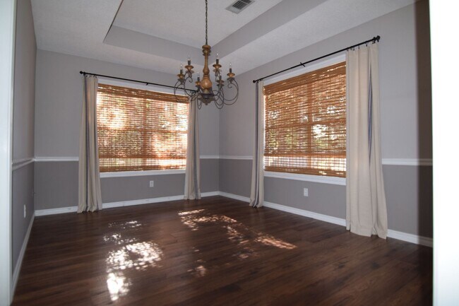 Foto del edificio - 3900 Bristol Ln