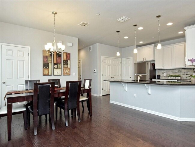 Building Photo - 8806 Donatello Dr