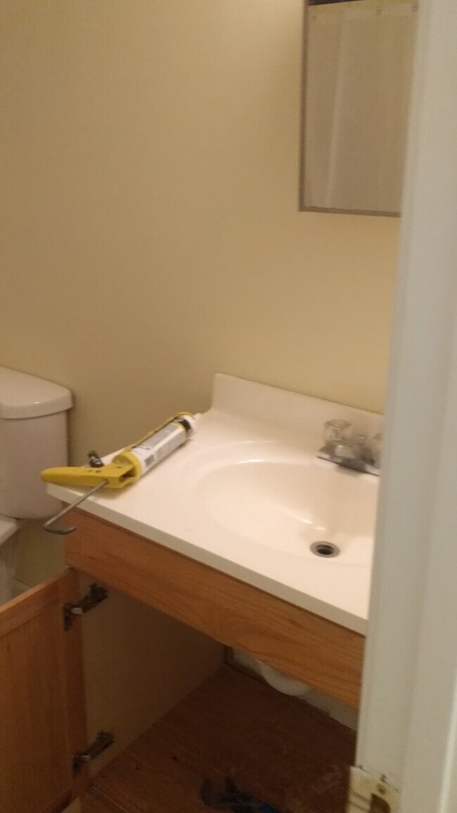 Bathroom - 3244 Redwood Ln