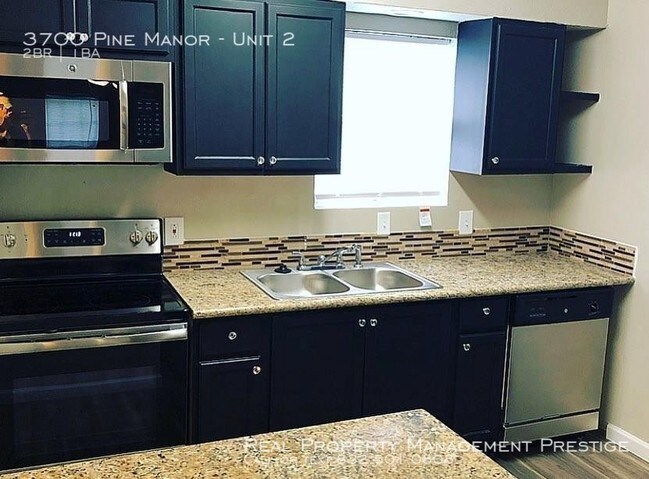 Foto del edificio - 3700 Pine Manor Ln