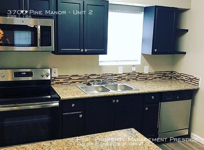 Building Photo - 3700 Pine Manor Ln