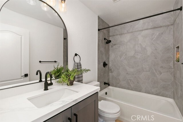 Building Photo - 35 Vassar Aisle