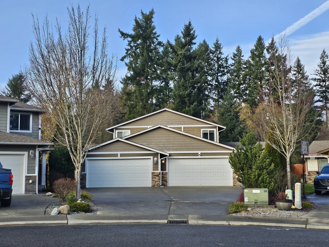 15909 58th Avenue Ct E, Puyallup, WA 98375 Townhome Rentals in