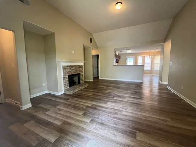 Remodeled beautiful 3 bd 2 bath located in... - Remodeled beautiful 3 bd 2 bath located in... House