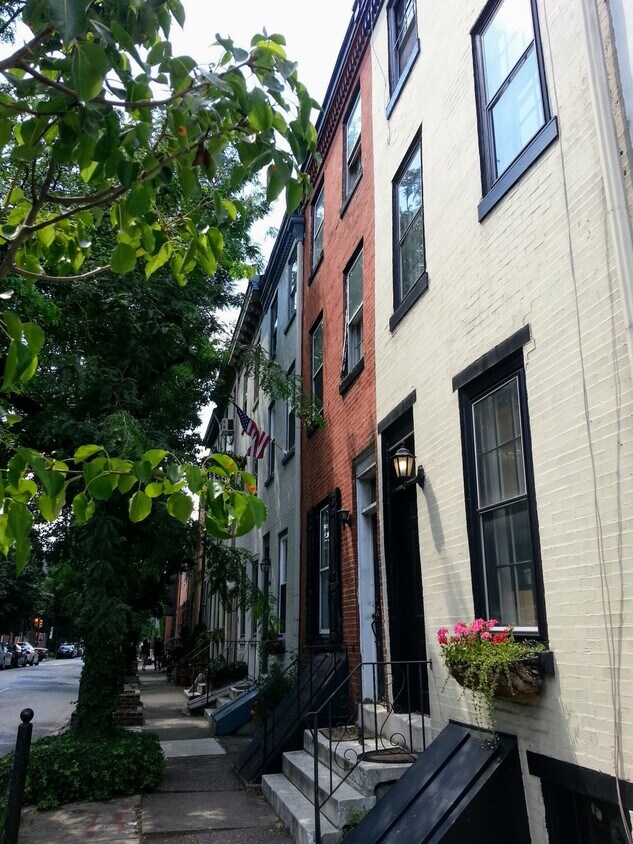 Primary Photo - 1023 Lombard St