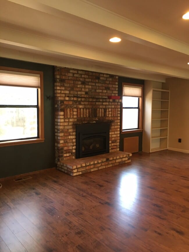 Building Photo - 12381 Sunset Ave