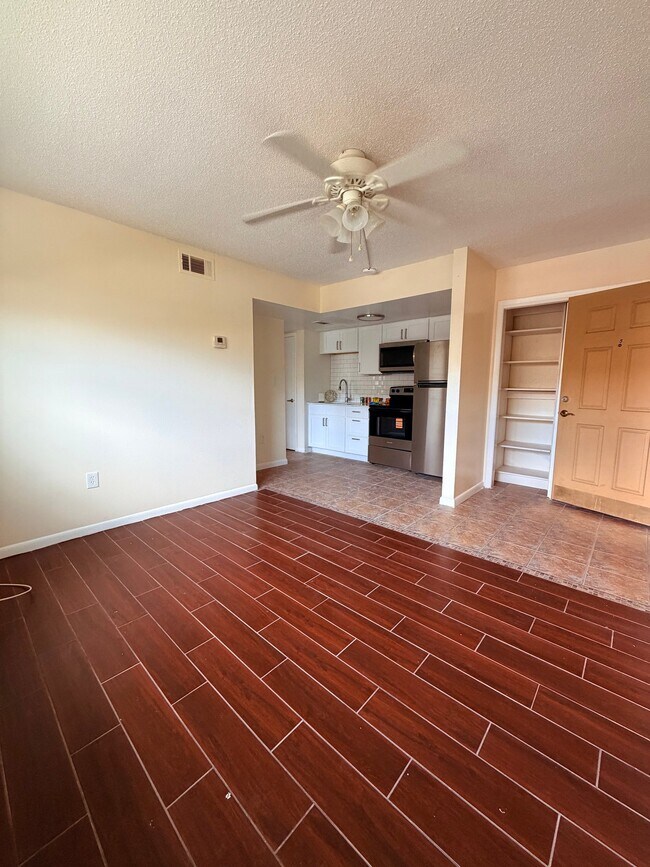 Foto del edificio - 13214 Bunn Cir