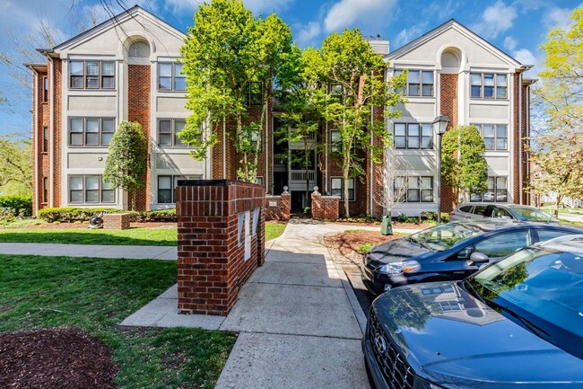 Foto del edificio - Awesome 2BE/2BA condo in Green Hills!