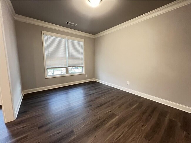 Foto del edificio - 4675 Silver Oak Dr
