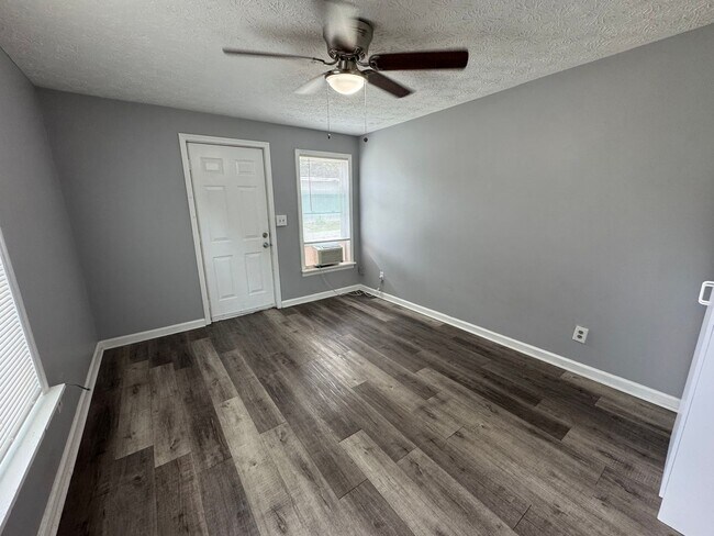 Foto del edificio - 1354 Cave Spring Rd SW