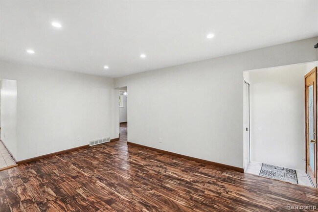 Foto del edificio - 12260 De Grove Dr