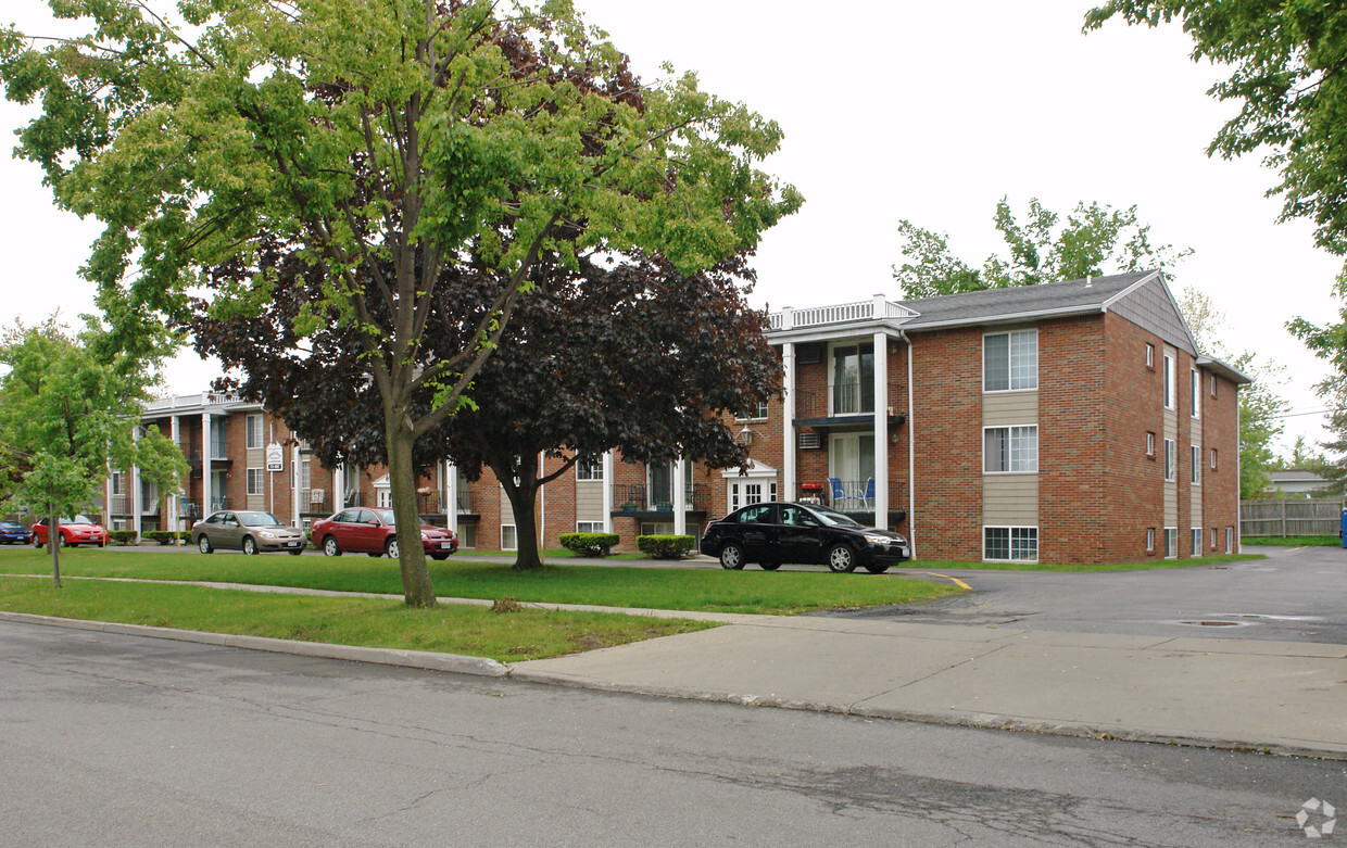 Building Photo - Colonial Village Apartments