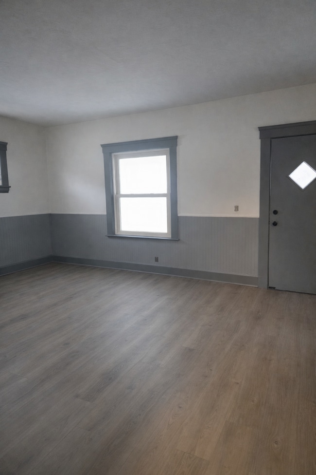 Building Photo - 7610 Rosewood Ave