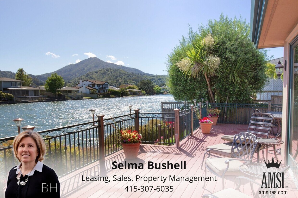 Foto principal - Stunning Waterfront Furnished Home with Am...