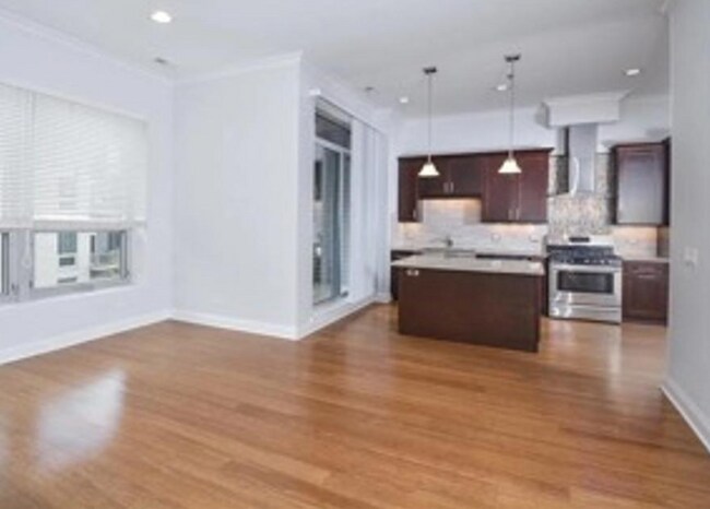 Foto del edificio - 1060 W Madison St