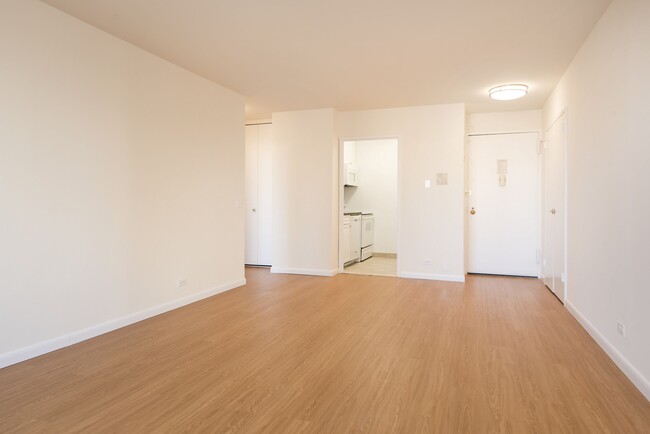 Building Photo - 211 W 56th St
