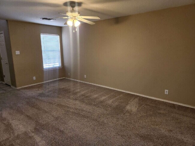 Building Photo - Spacious 4 Bedroom Home in Prime Medical Center Location