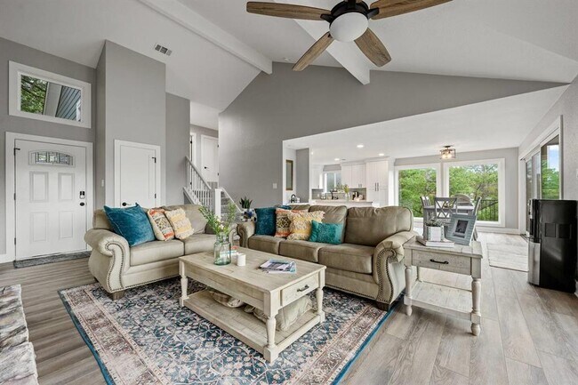 Foto del edificio - 3700 Hideaway Ln