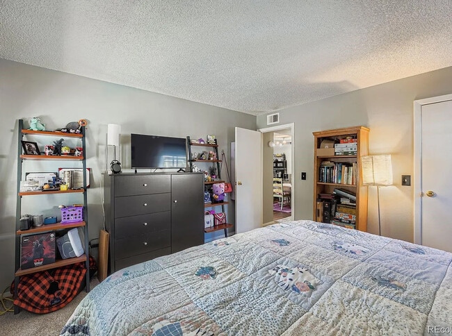 Building Photo - 908 S Walden Way
