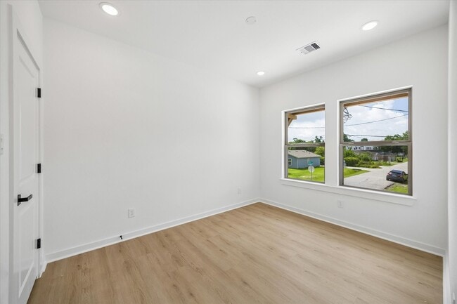 Building Photo - 8129 Safebuy St