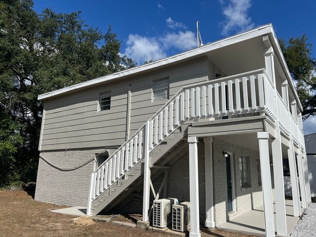 Building Photo - 6642 Applegate St